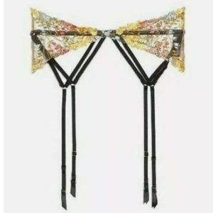 Brand New Victoria’s Secret Dream Angels Floral Lace Embroidered Garter Belt